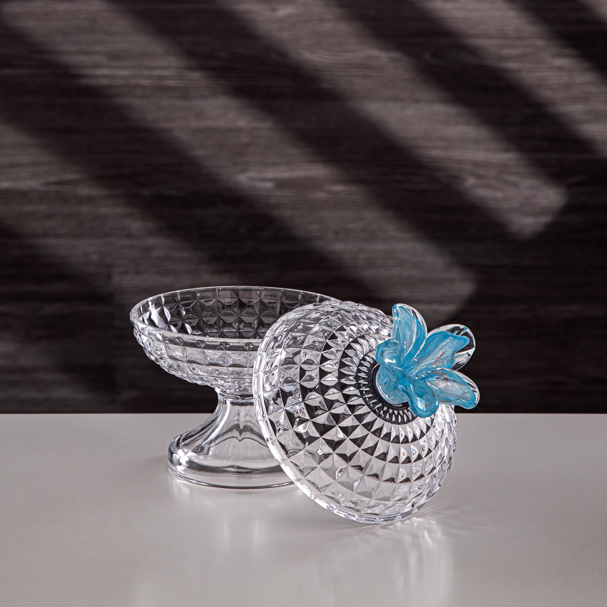 صحن حلوى المرجان زجاج شفاف مع زهرة زرقاء 14.5 سم