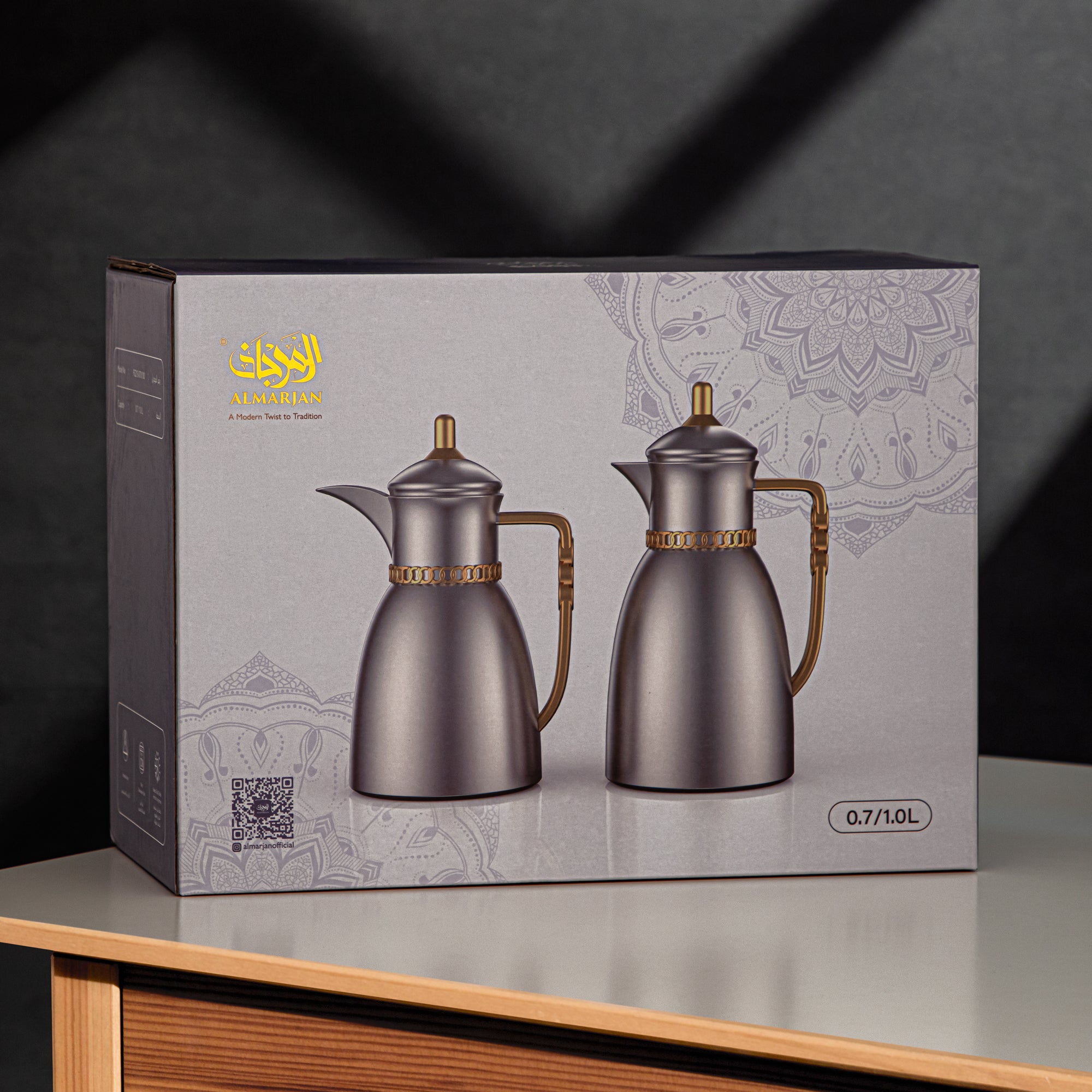 Almarjan Vacuum Flask Set 0.7L & 1L Gun Black & Dark Wood