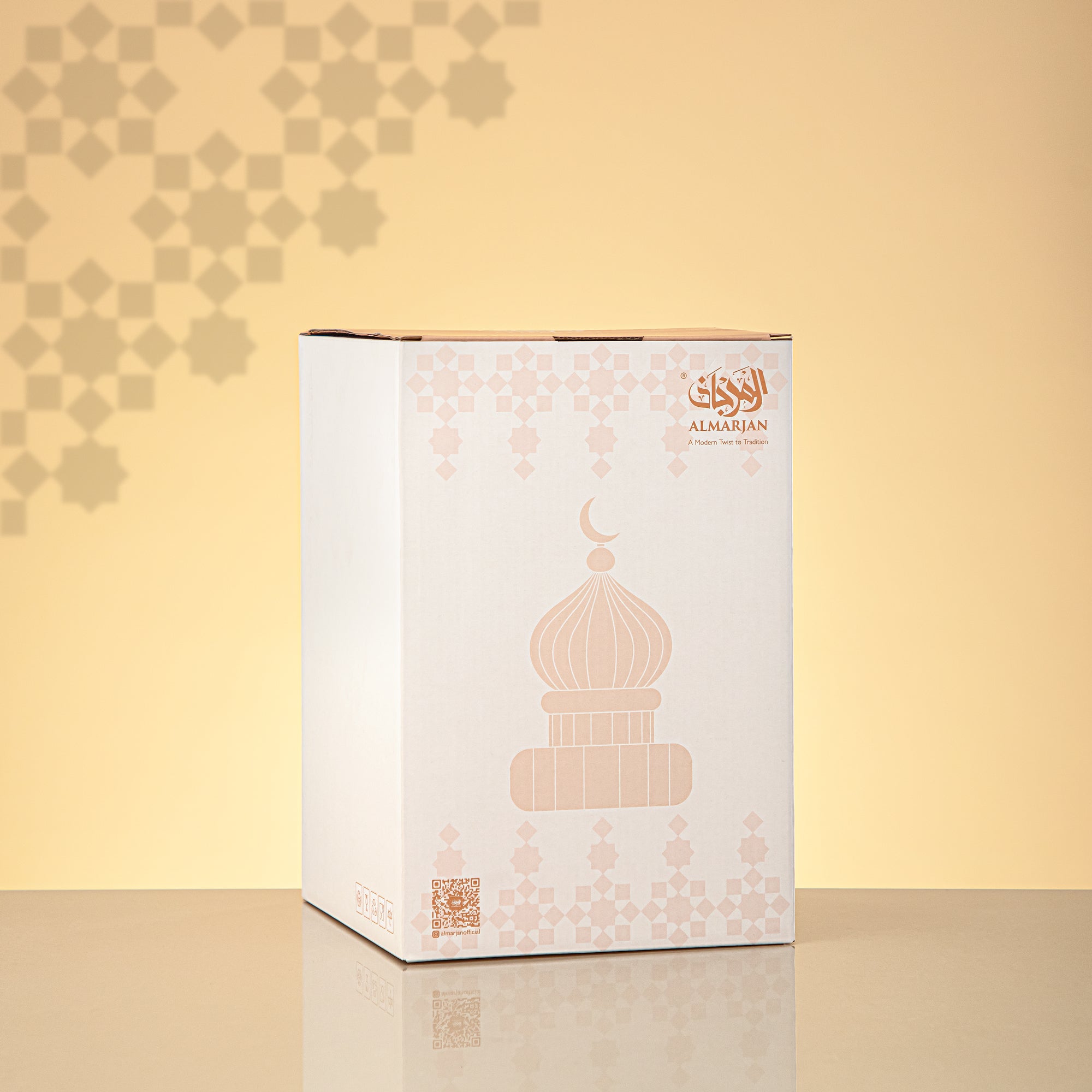 المرجان مئذنة زينة طاولة 23cm × 15cm عاجي مع هلال شفاف – Noor Al Layali