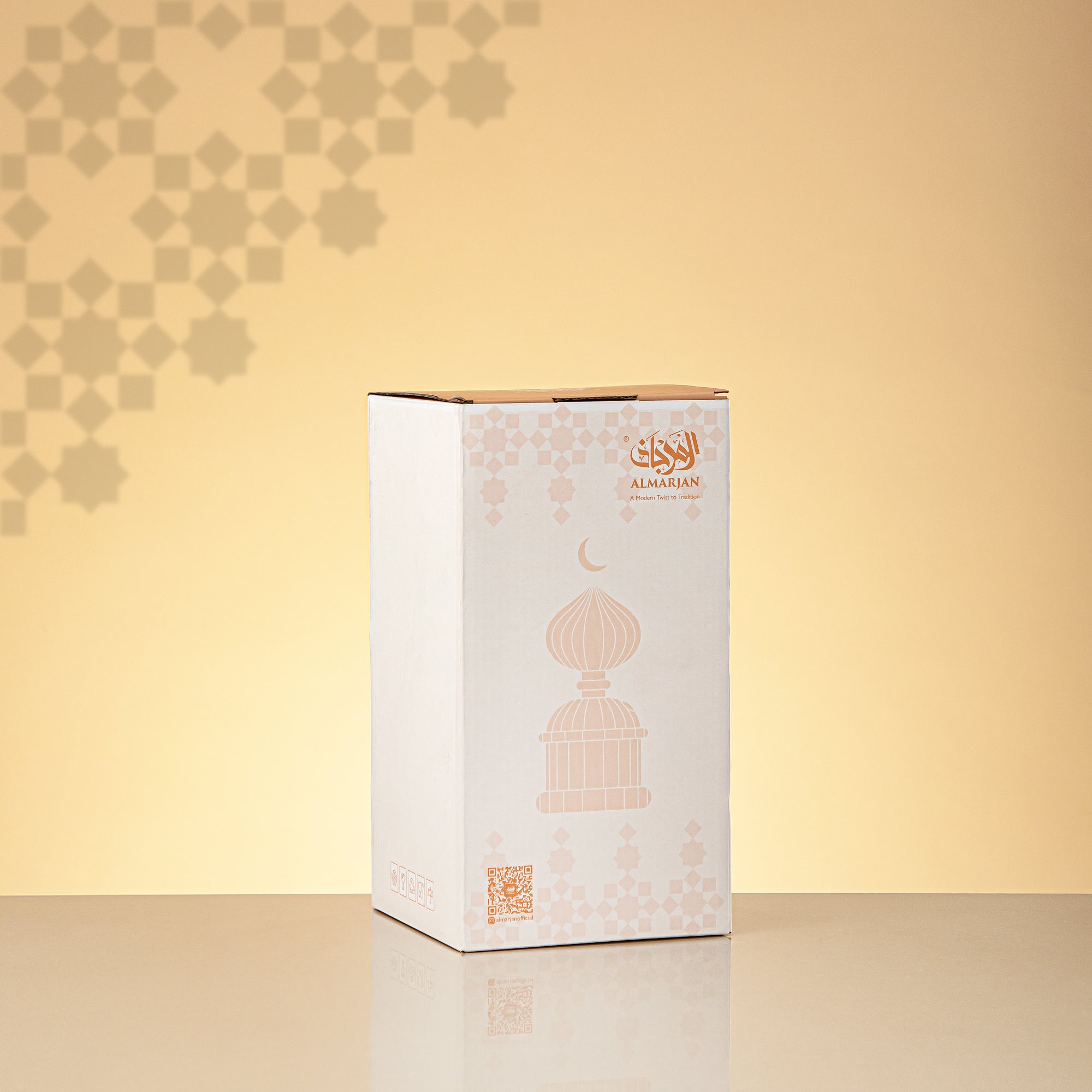 المرجان مئذنة زينة طاولة 22cm × 10cm أبيض مع هلال شفاف – Noor Al Layali