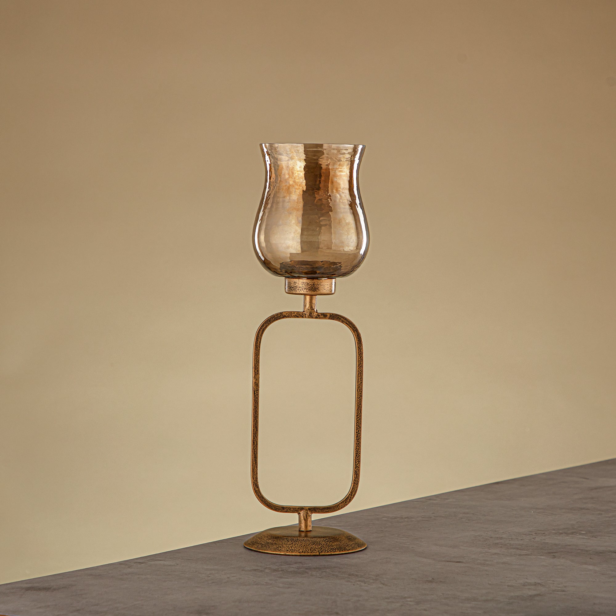 حامل شموع العنصر المرجان نحاس مطروق زجاج بني 11x11x36 سم حامل ذهبي عتيق (GMT2960009)