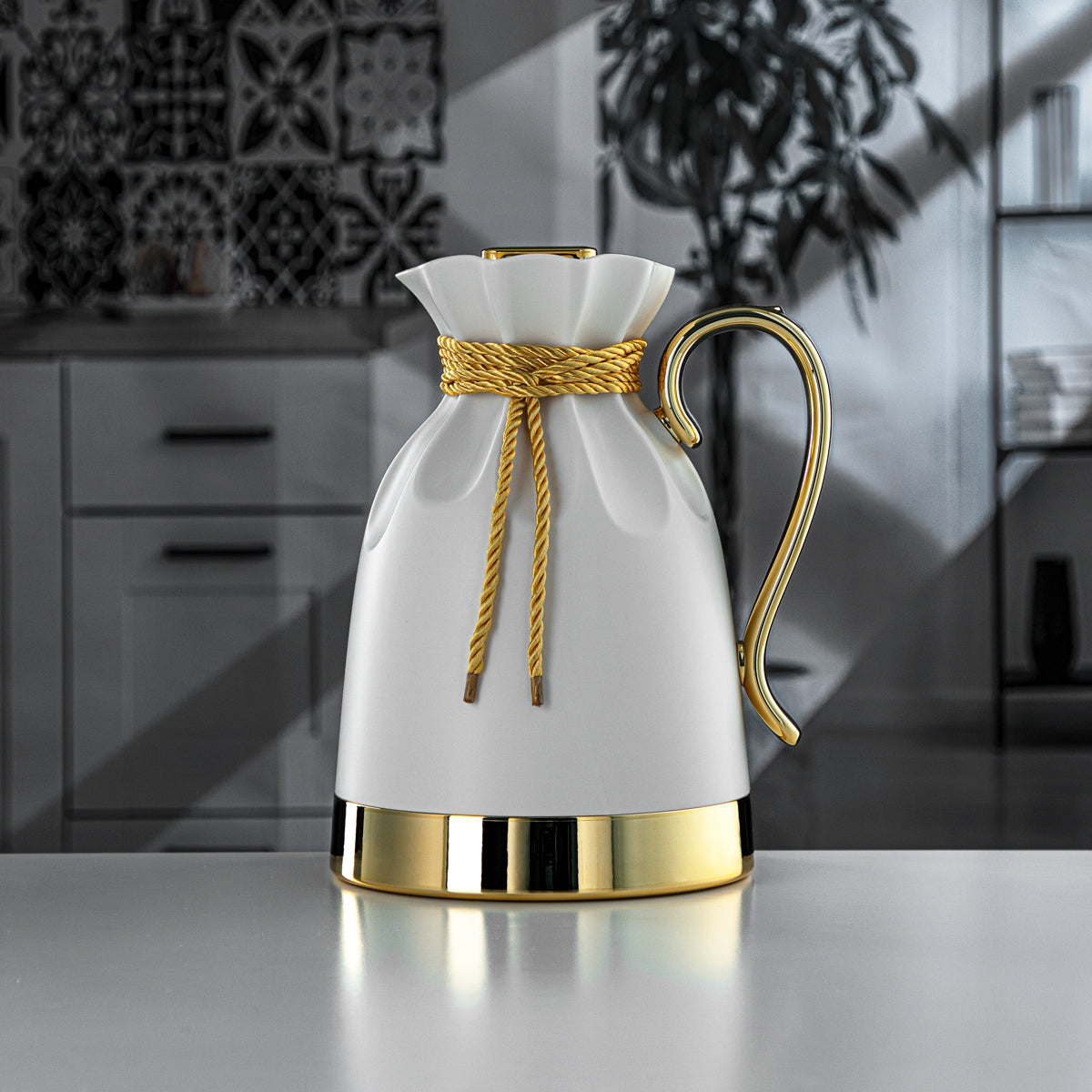 ترمس المرجان 1 لتر عاجي وذهبي - SM-2D932-100 IV/G/G