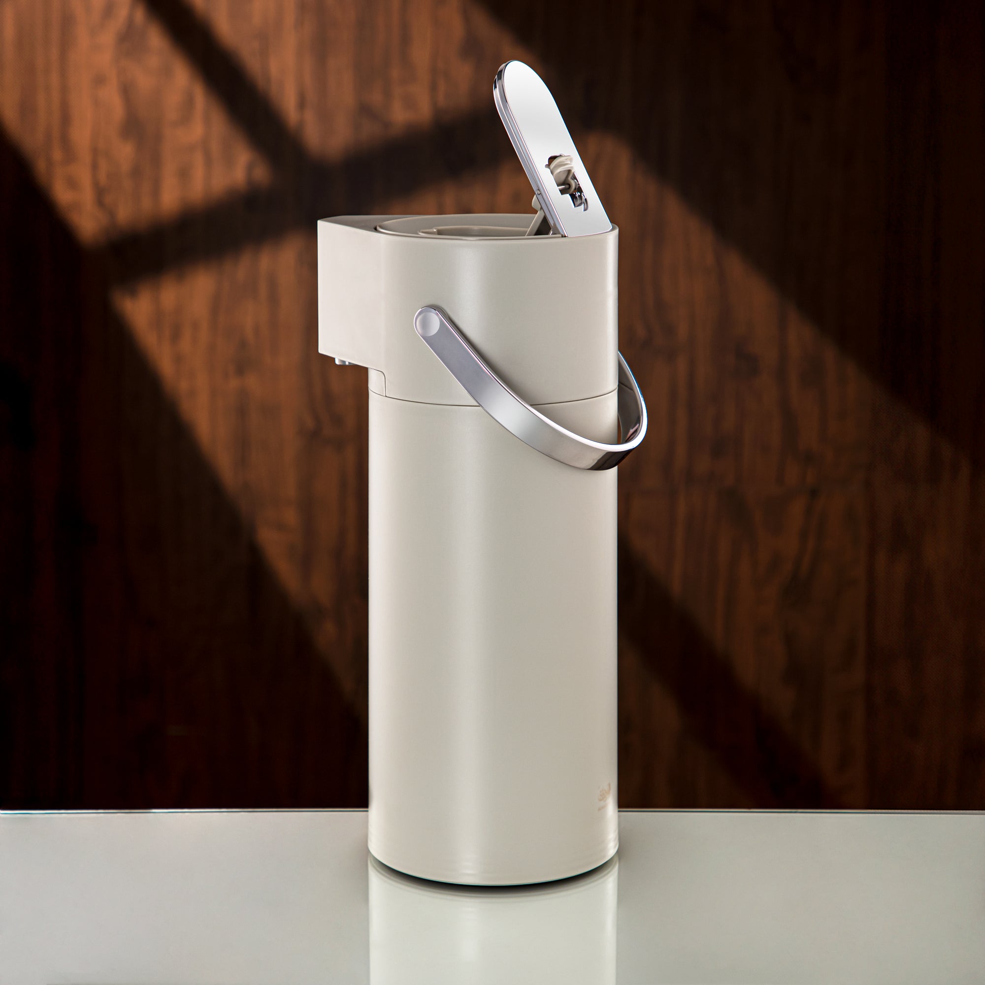 ترمس المرجان سعة 1.9 لتر باللون الرمادي الناعم والفضي - UKM25-190 SG/C