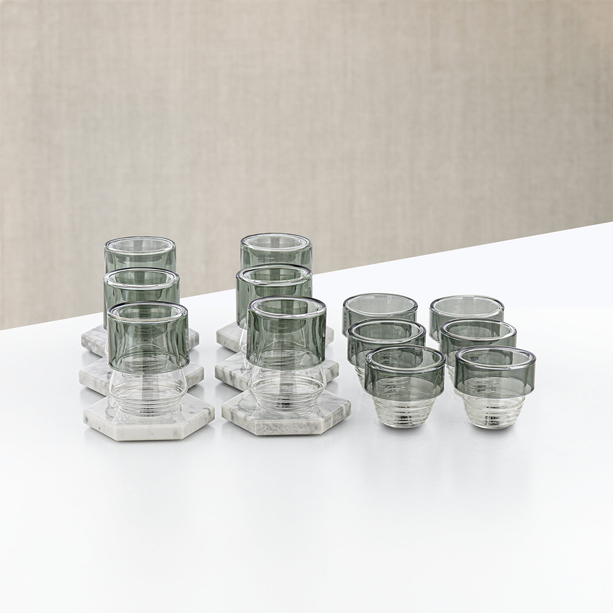 طقم الترمس والشاي المرجان 20 قطعة باللون الأسود المطفي مع لمسات من الرخام