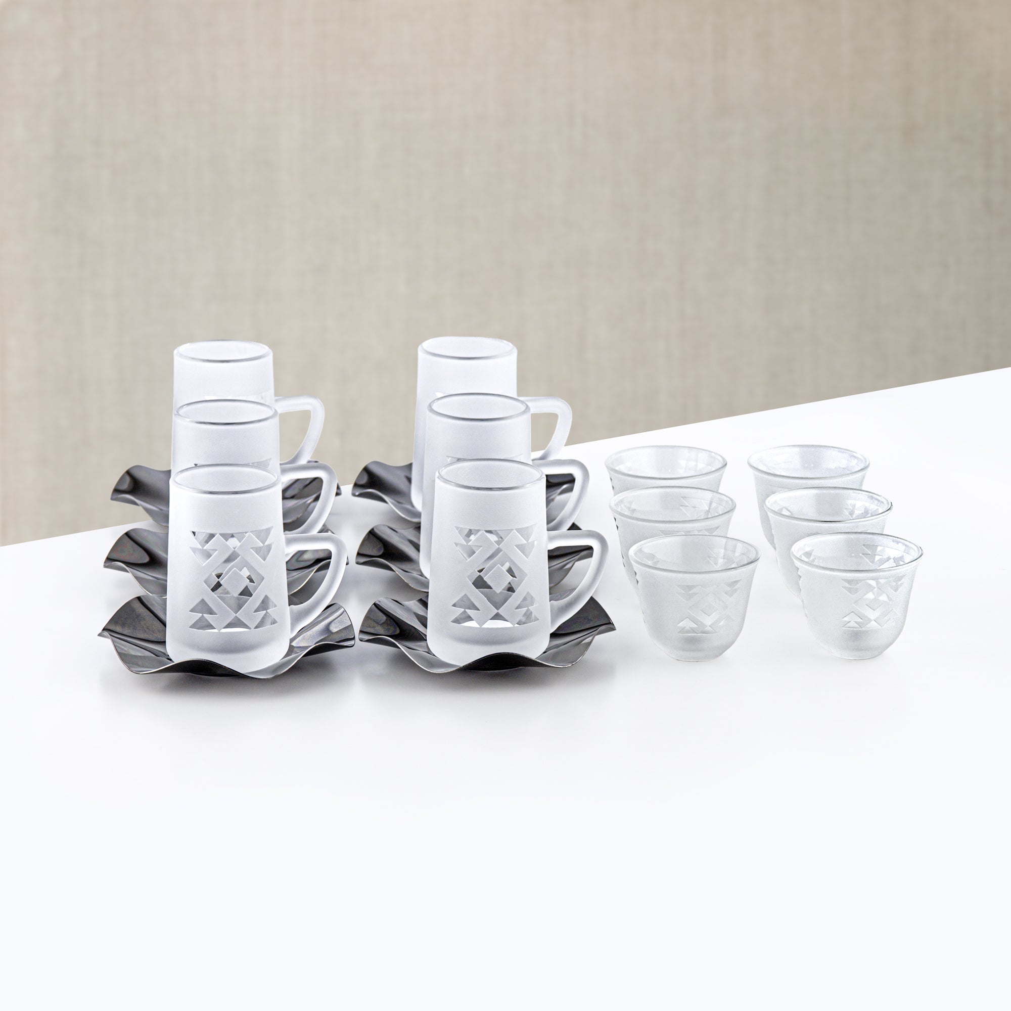 طقم الترمس والشاي المرجان 20 قطعة باللون الأسود المطفي مع لمسات فروست