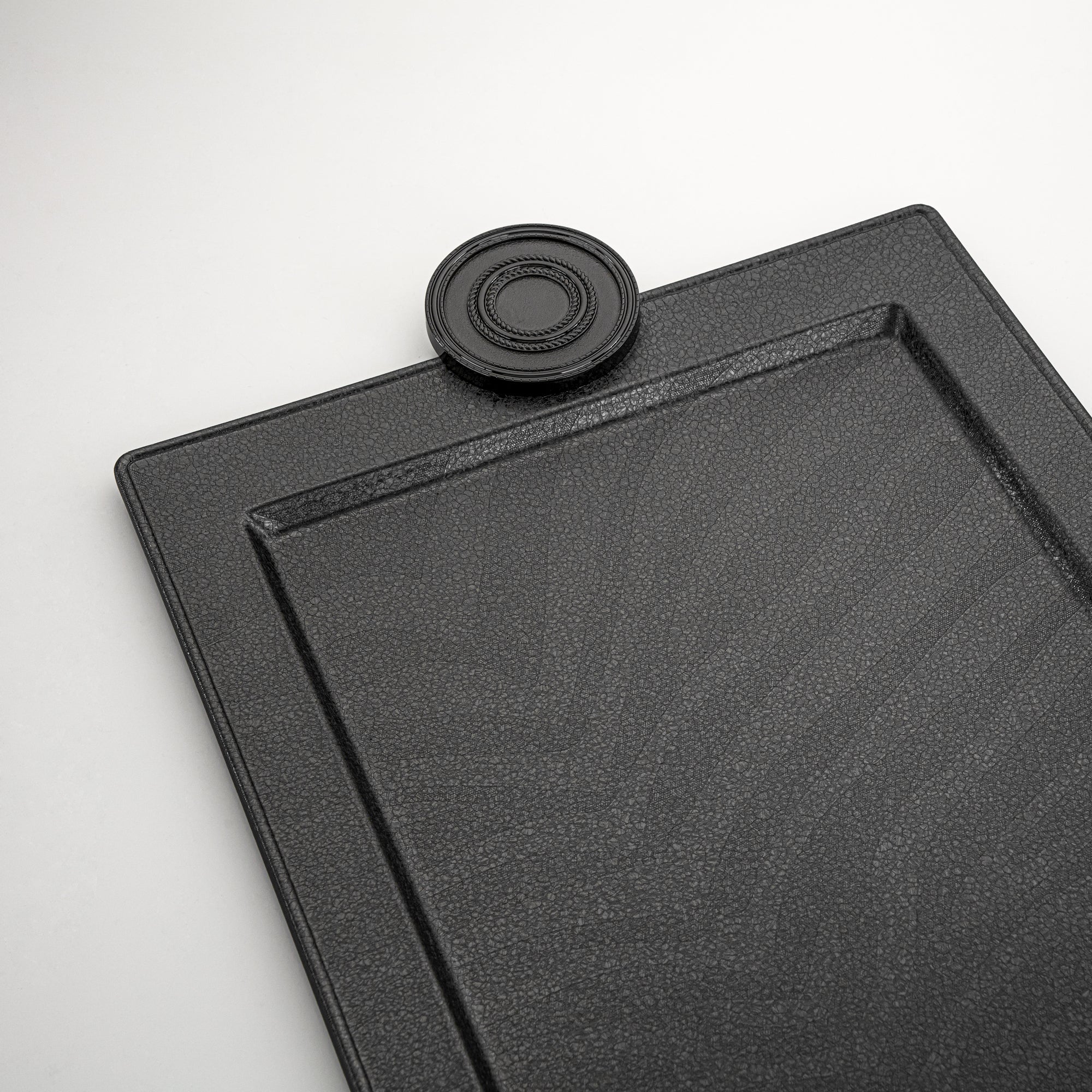 طقم صواني تقديم المرجان باللون الأسود بتصميم متشقق (3 قطع)