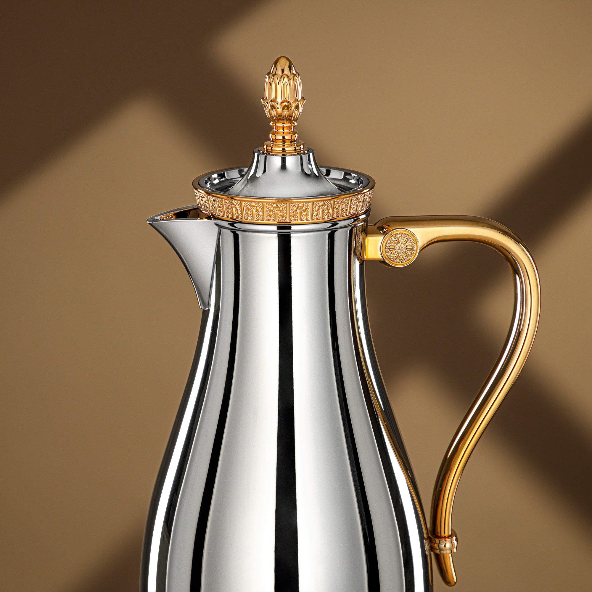 طقم ترامس المرجان معدني بلمسة نهائية عاكسة فضية وذهبية 0.7 لتر و1 لتر قطعتان VWC-A0700/1000 CC95